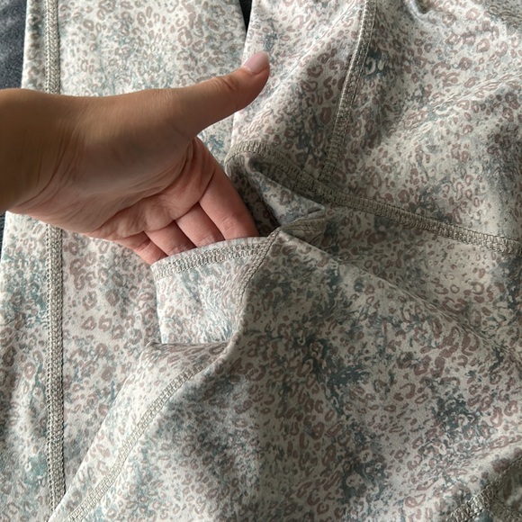 BRAND NEW Evolution and Creation Cropped Leopard Leggings - Picture 2 of 4